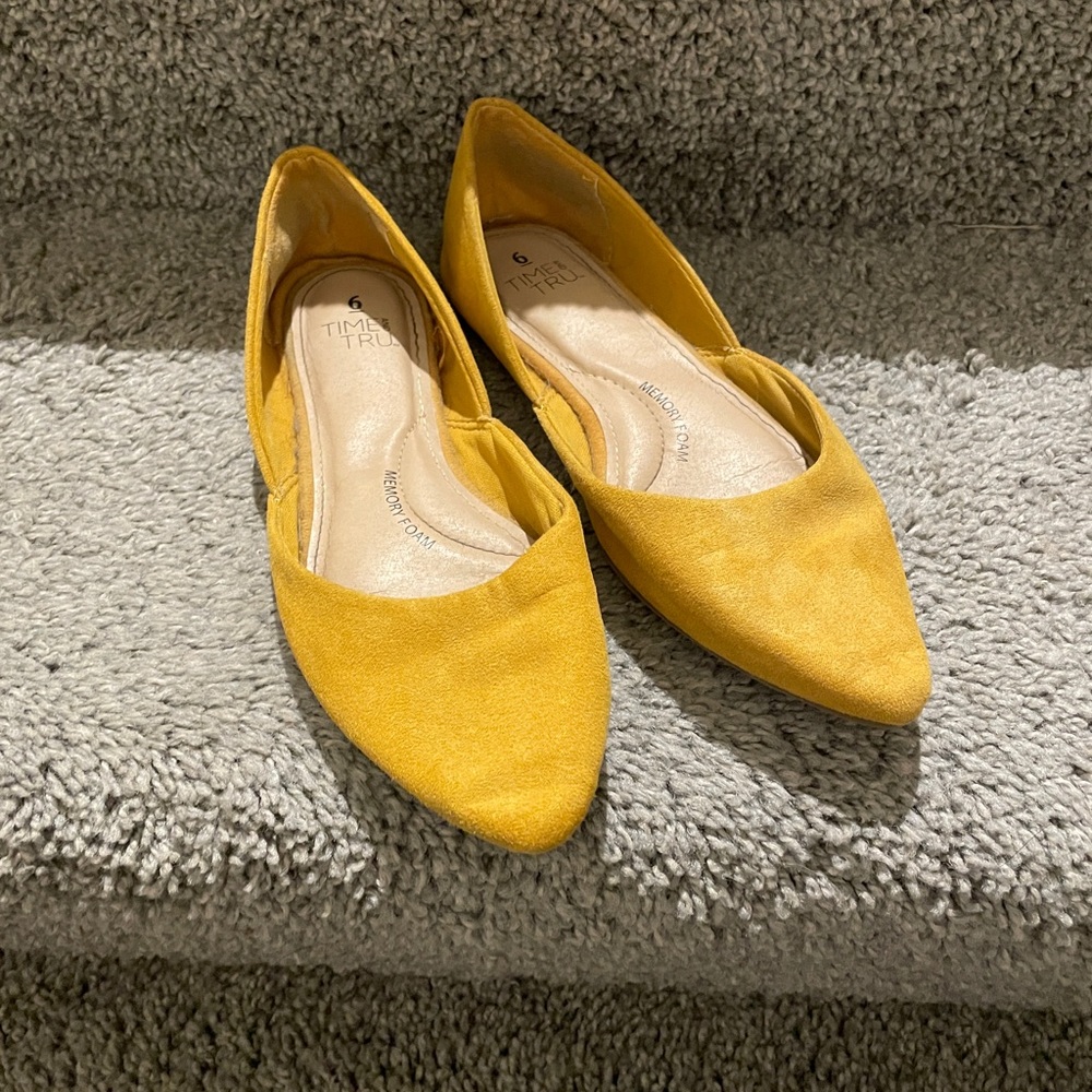 Time and Tru Mustard Yellow Women's Pointed Flats